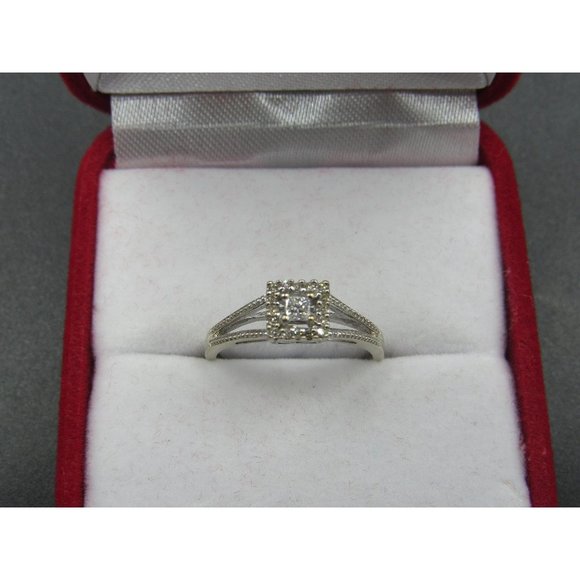 Jewelry - Size 7 10K White Gold 1.2 Total Carat Weight Of Natural Diamonds Band Ring